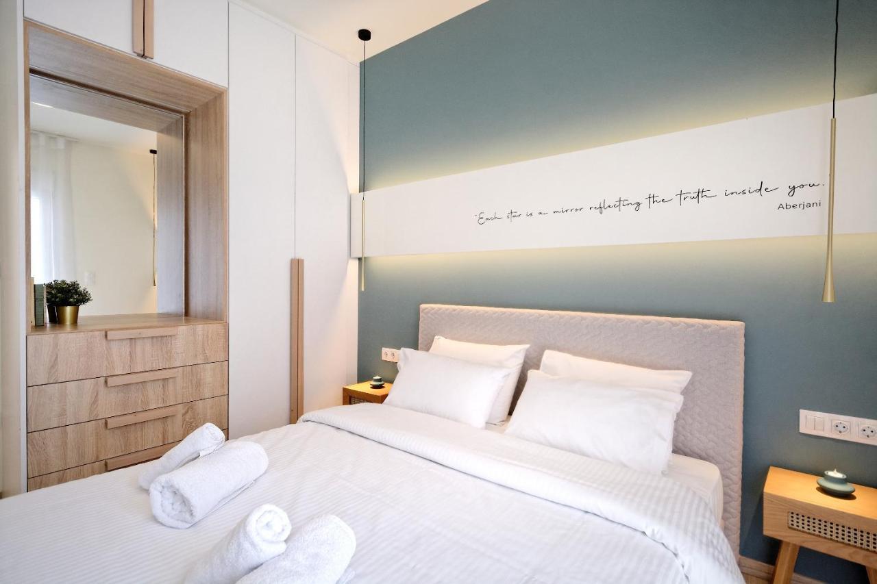 Deluxe Two-Bedroom Apartment Balcony